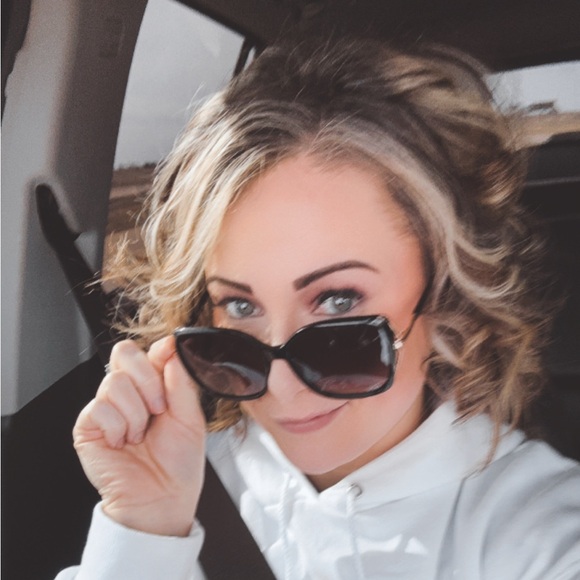 Meet your Posher, Amy - Picture 1 of 1